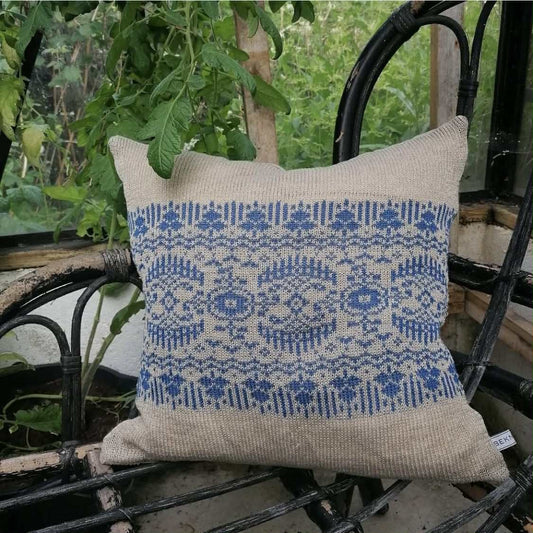 Musselmalet Stickad Linnekudde Himmelsblå & Natur